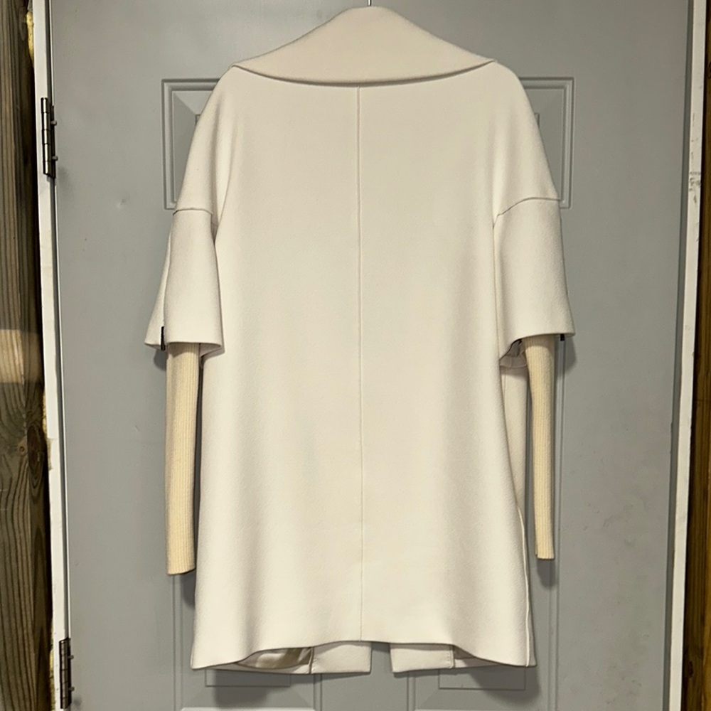 Elie Tahari Cream Cape with Textured Fabric and Wide Collar - Picture 10 of 16